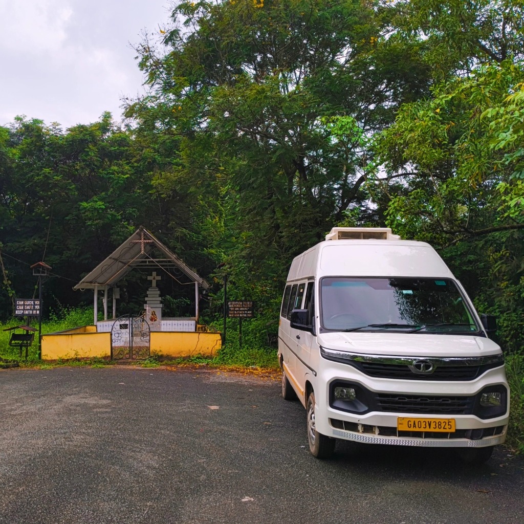 Tata Winger (14 Seater)